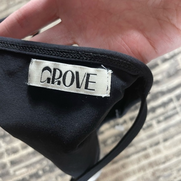 Grove Black & White Crop Top - Picture 5 of 8